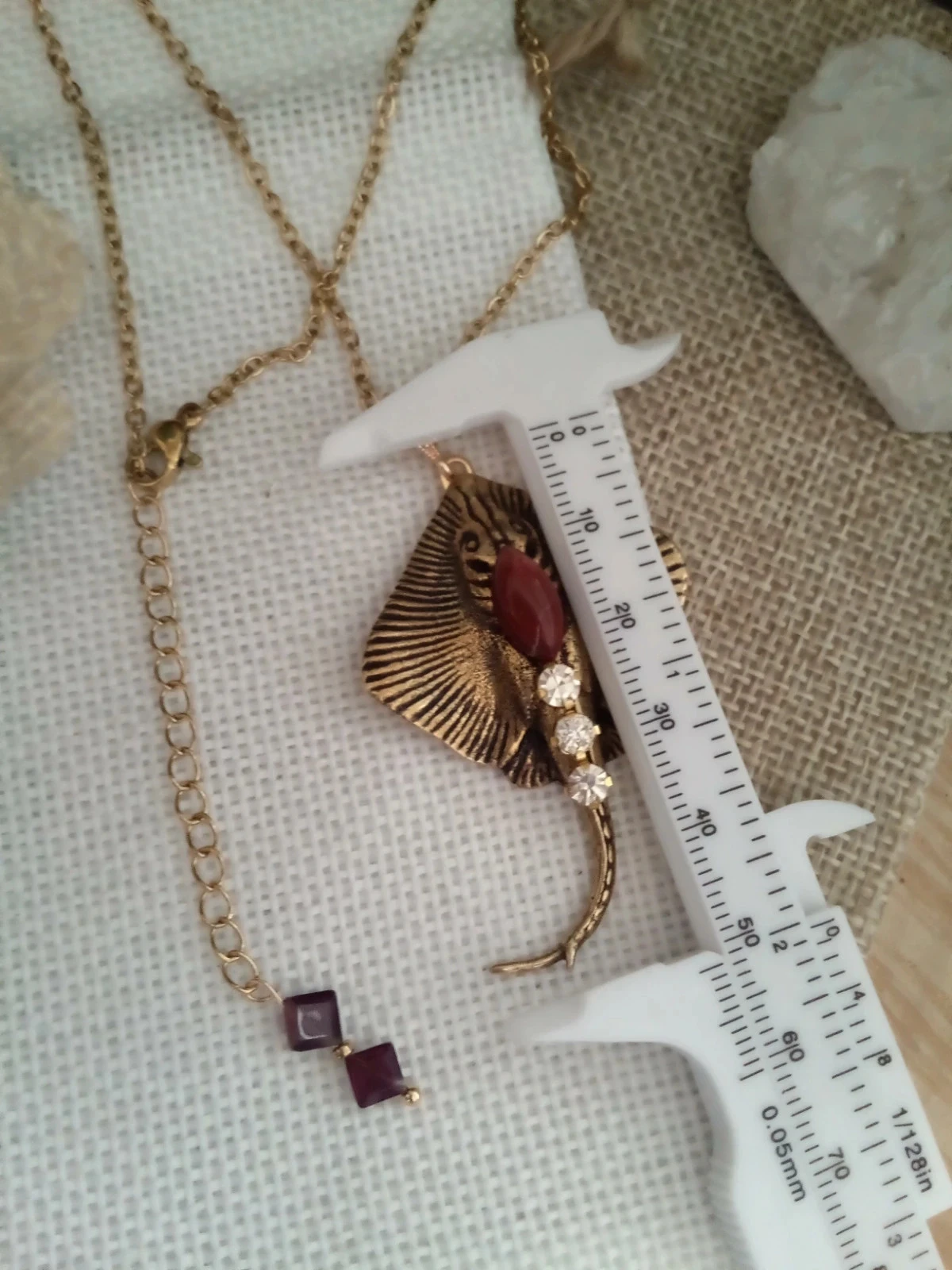 Collier raie dorée avec Pierres semi précieuses de grenat – photo 3